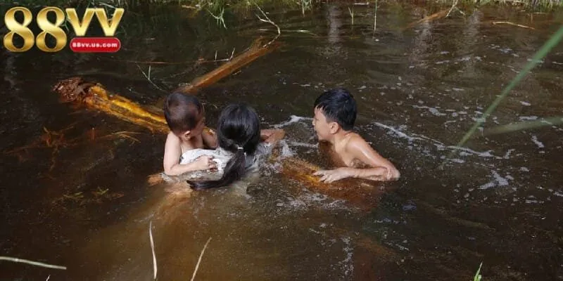 Mộng lội sông bị nước cuốn thể hiện những áp lực trong cuộc sống